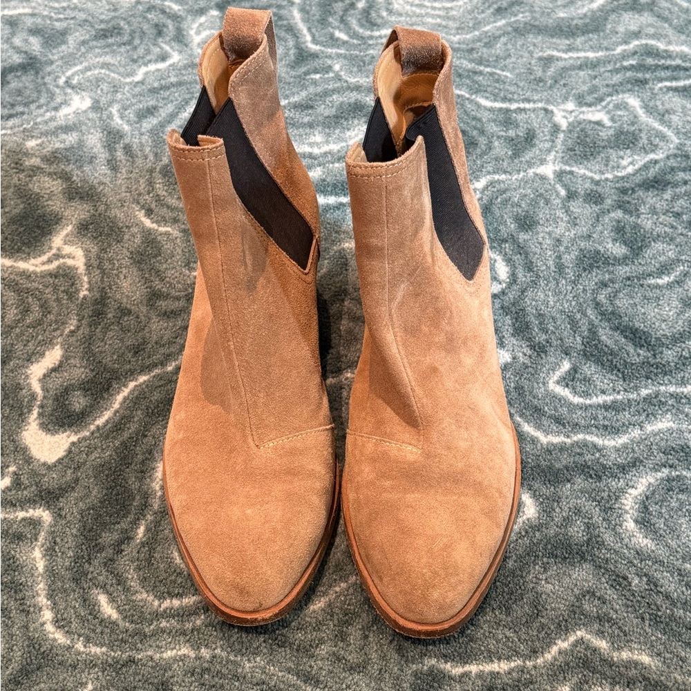 Pointed Toe Mid-Heel Booties